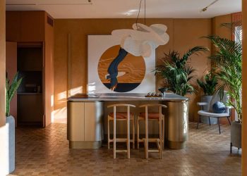 Modernista örökség és funkcionalizmus, földszínek és mikrocement