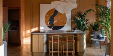 Modernista örökség és funkcionalizmus, földszínek és mikrocement