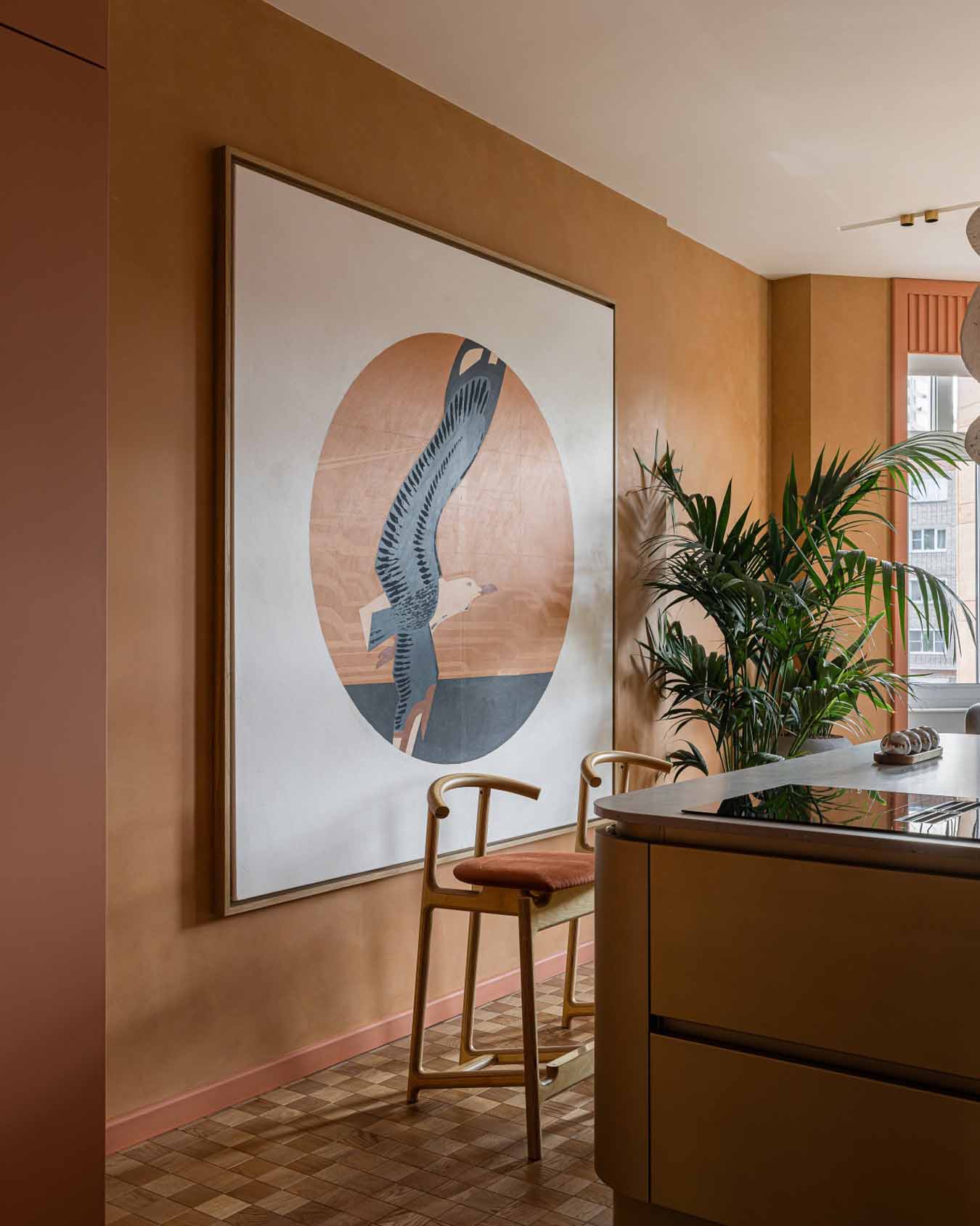 Modernista örökség és funkcionalizmus, földszínek és mikrocement Modernista örökség és funkcionalizmus, földszínek és mikrocement