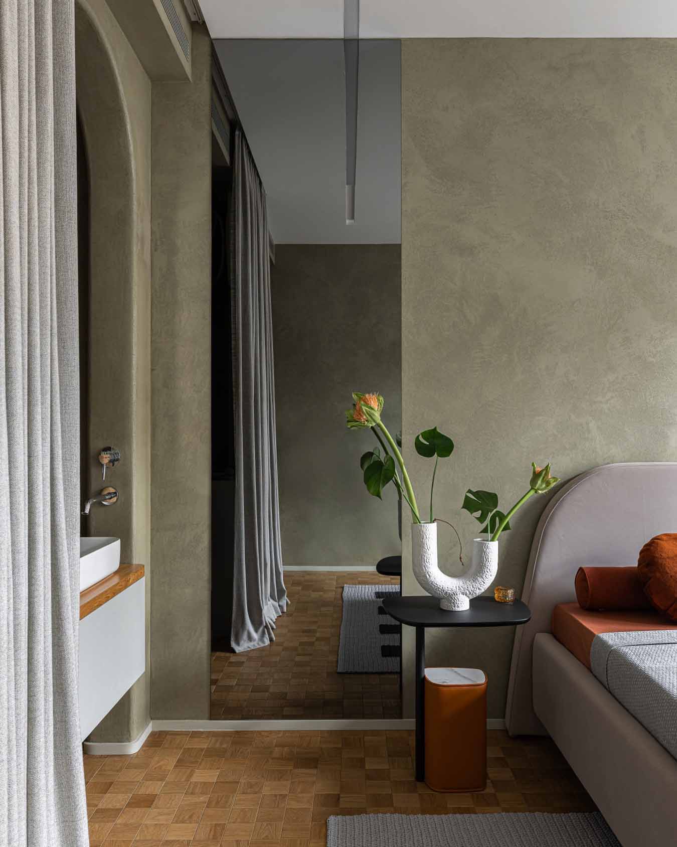 Modernista örökség és funkcionalizmus, földszínek és mikrocement