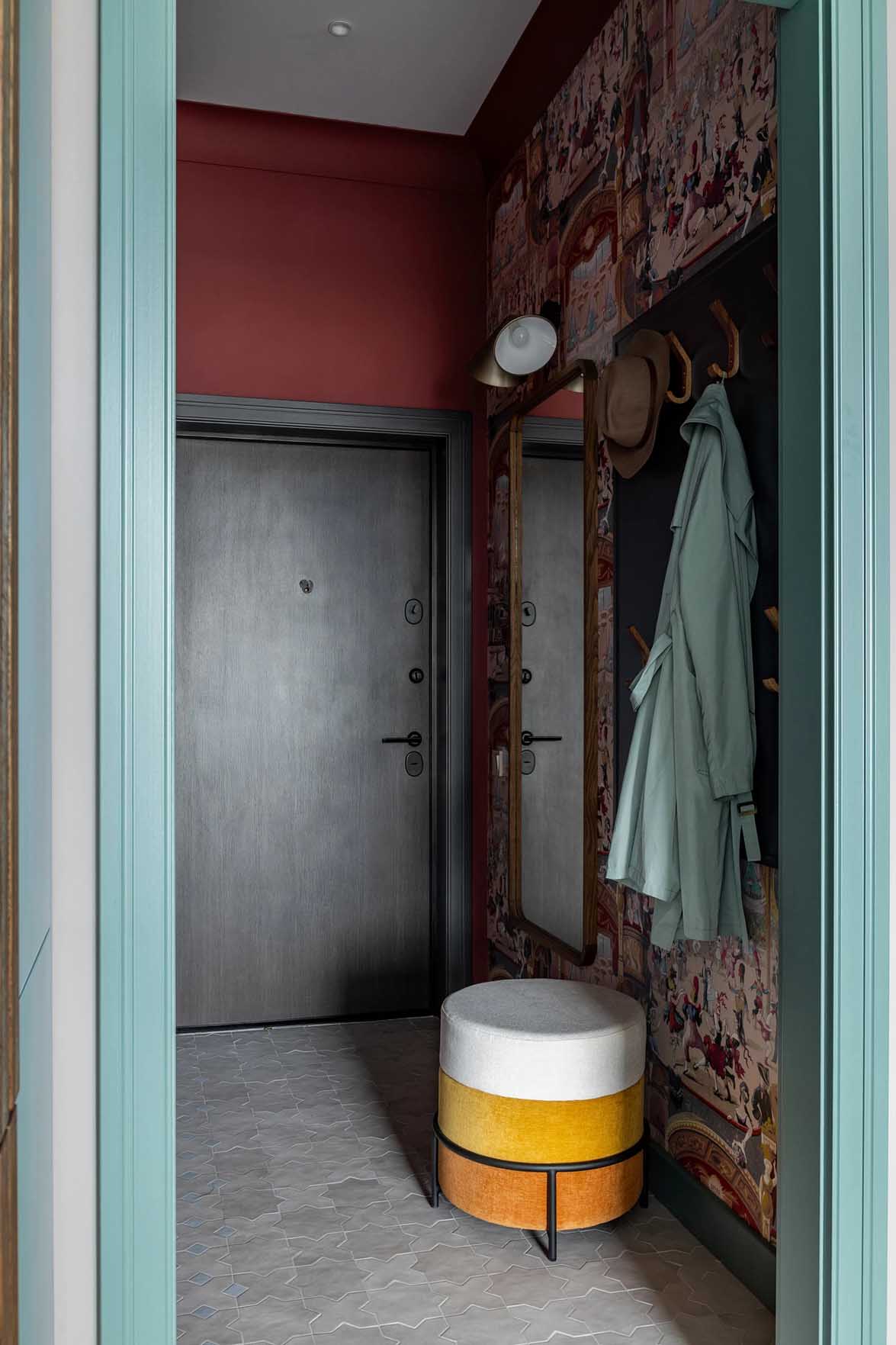 Bátor színhasználat, különleges tapéták 67 m2-es lakásban Bátor színhasználat, különleges tapéták 67 m2-es lakásban