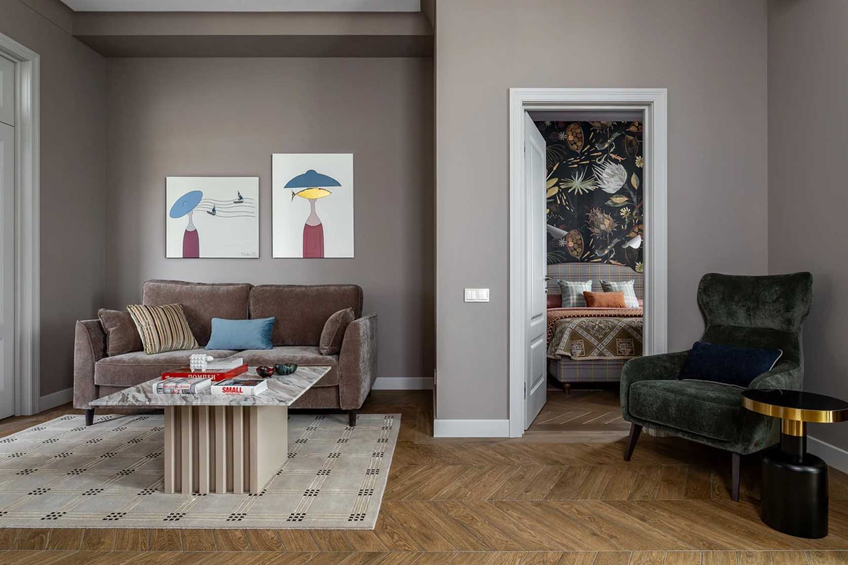 Bátor színhasználat, különleges tapéták 67 m2-es lakásban Bátor színhasználat, különleges tapéták 67 m2-es lakásban