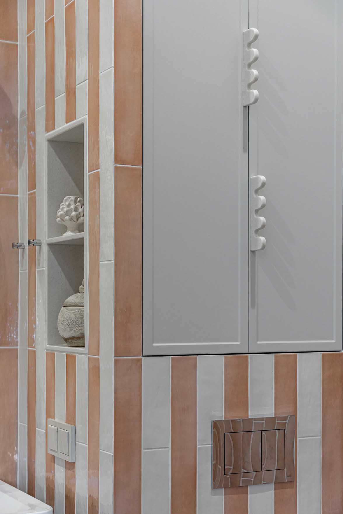 Bátor színhasználat, különleges tapéták 67 m2-es lakásban Bátor színhasználat, különleges tapéták 67 m2-es lakásban