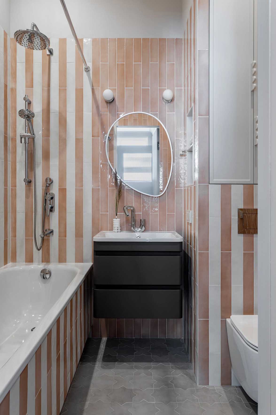 Bátor színhasználat, különleges tapéták 67 m2-es lakásban Bátor színhasználat, különleges tapéták 67 m2-es lakásban