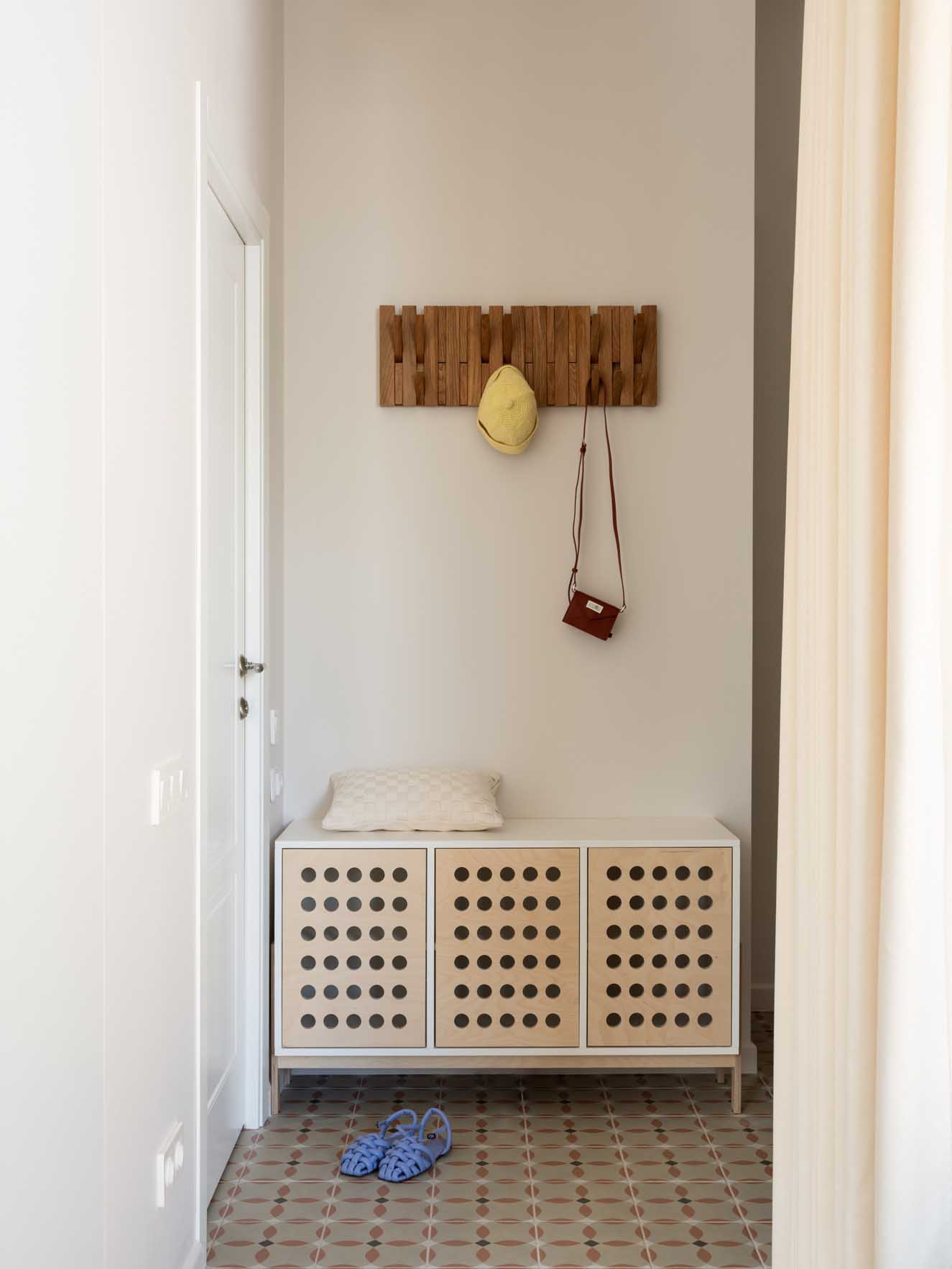 Pasztell színek, tudatos zónázás és olvasósarok az erkélyen Pasztell színek, tudatos zónázás és olvasósarok az erkélyen