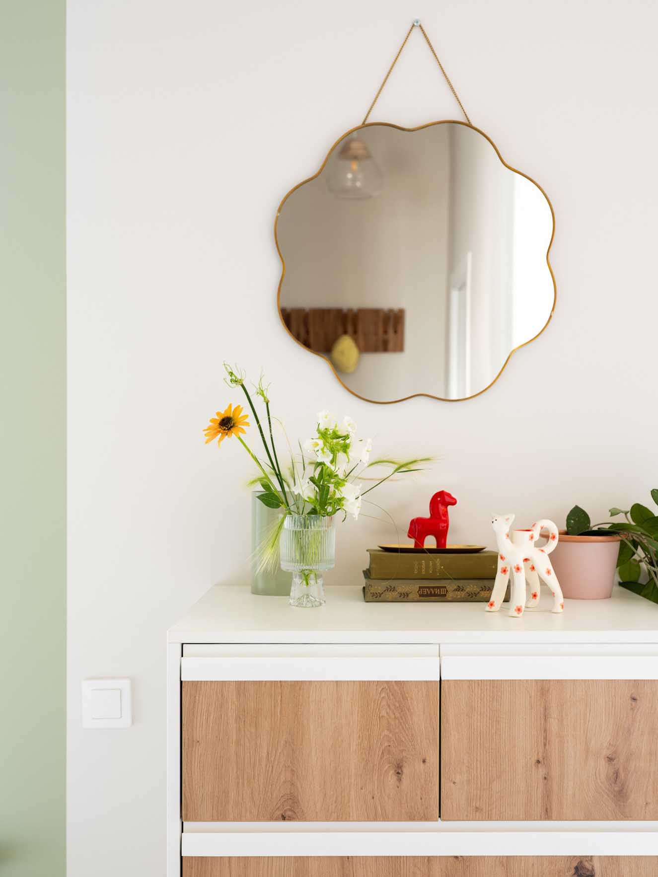 Pasztell színek, tudatos zónázás és olvasósarok az erkélyen Pasztell színek, tudatos zónázás és olvasósarok az erkélyen