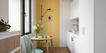 Pasztell színek, tudatos zónázás és olvasósarok az erkélyen