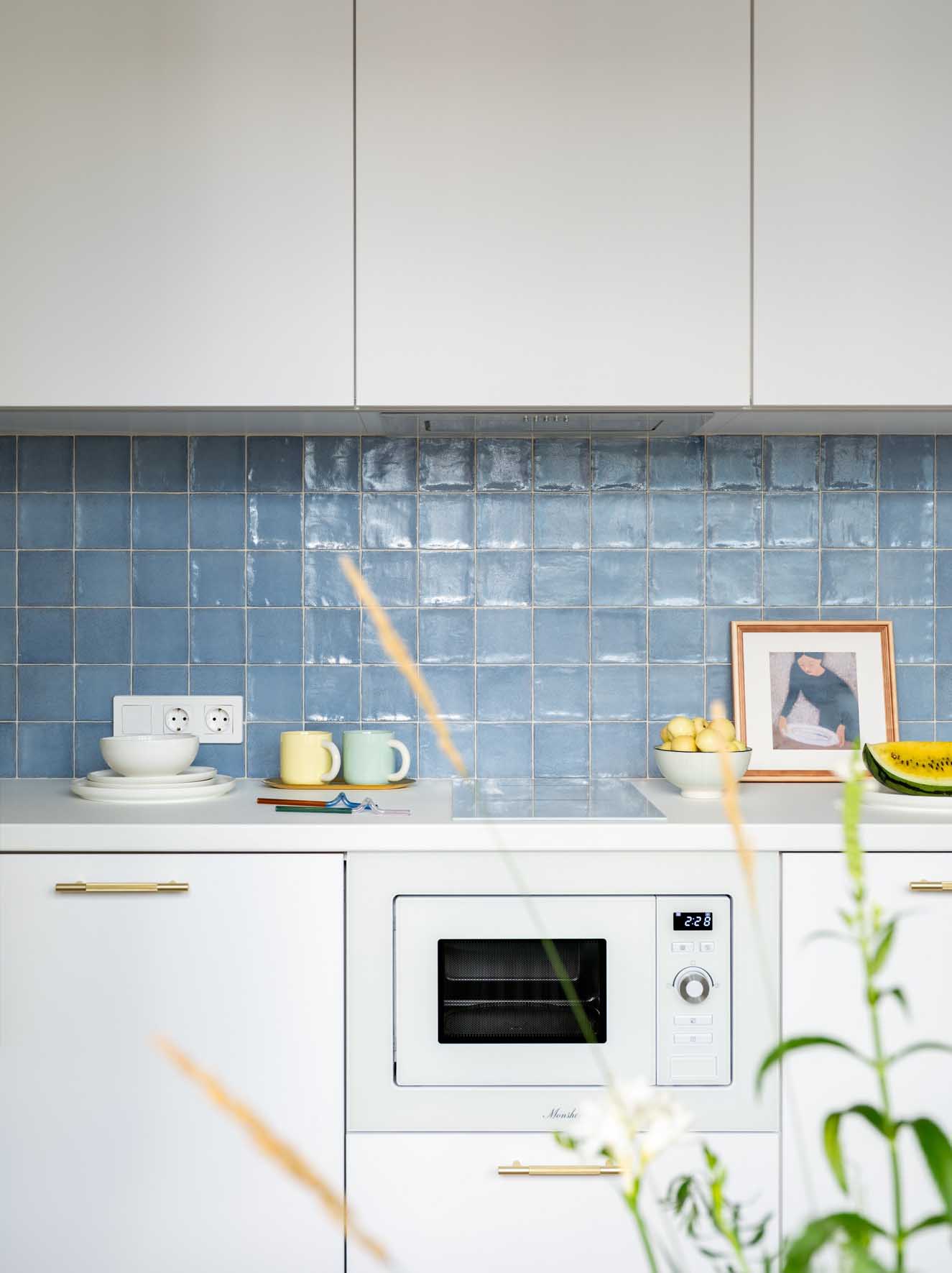 Pasztell színek, tudatos zónázás és olvasósarok az erkélyen Pasztell színek, tudatos zónázás és olvasósarok az erkélyen