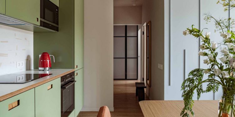 Színek és textúrák dinamikája háromszobás lakásban