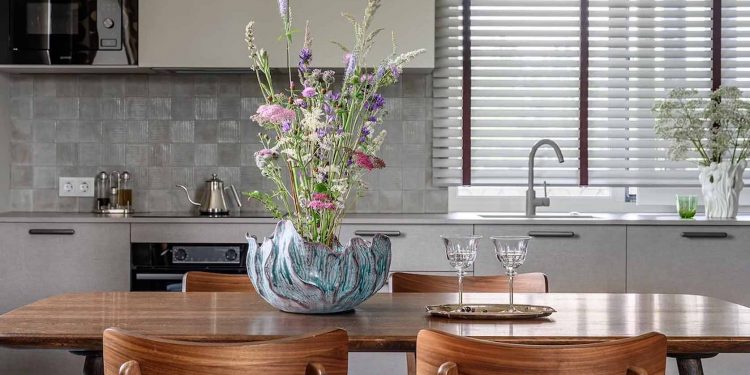 Eklektikus berendezés: modern megoldások retro bútorokkal és keleti inspirációval