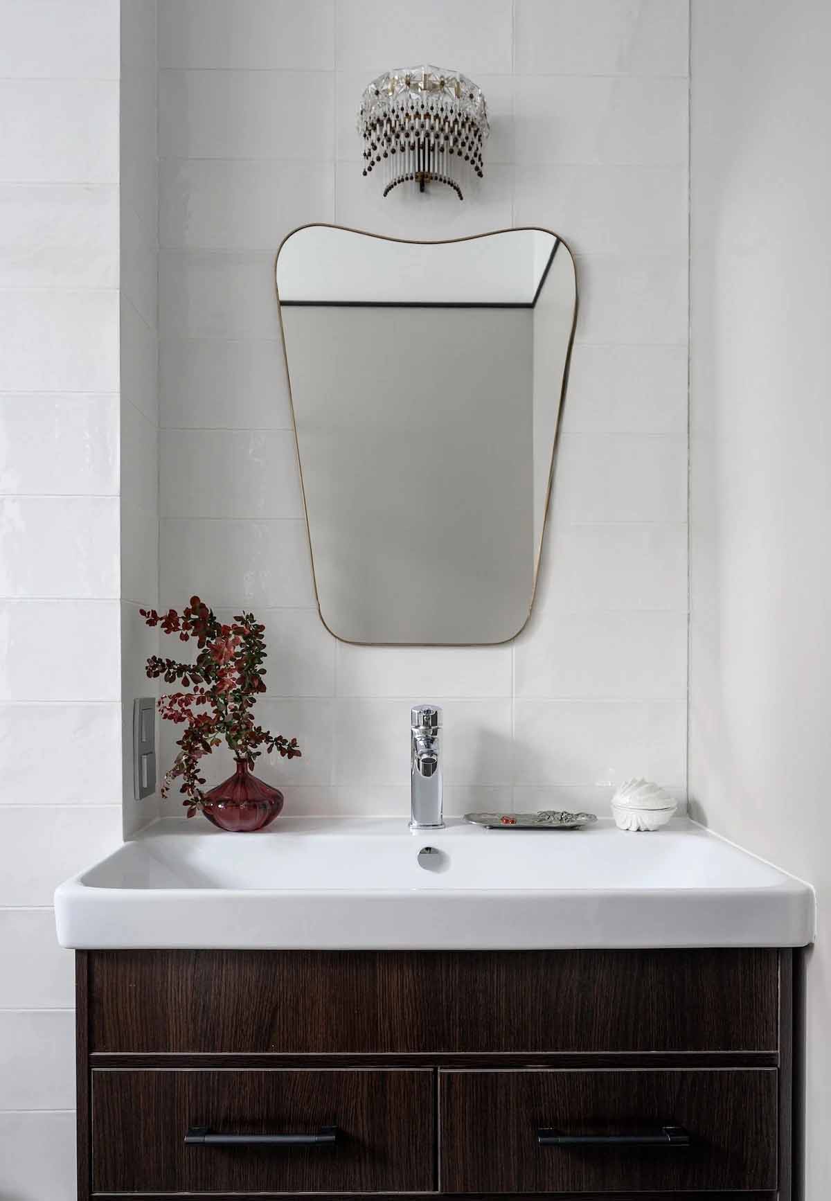 Eklektikus berendezés: modern megoldások retro bútorokkal és keleti inspirációval