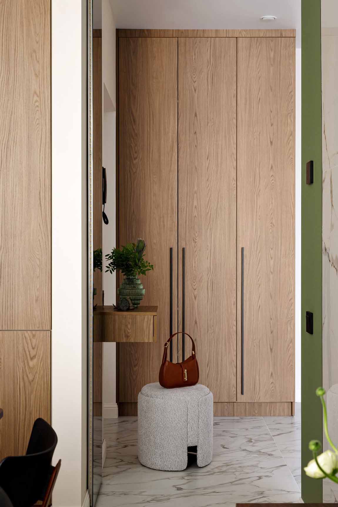 Természetes harmónia és modern világítás kétszobás lakásban Természetes harmónia és modern világítás kétszobás lakásban