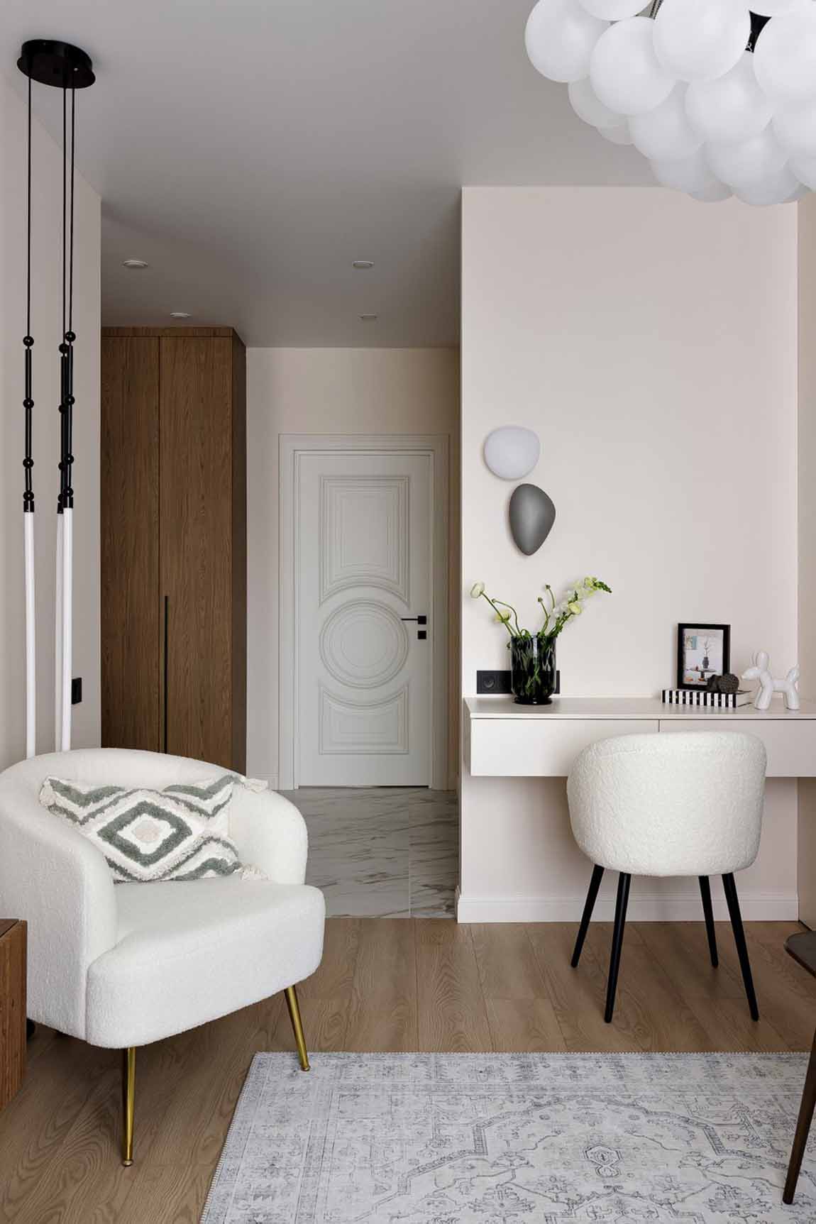 Természetes harmónia és modern világítás kétszobás lakásban Természetes harmónia és modern világítás kétszobás lakásban