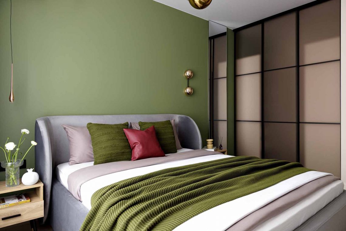 Természetes harmónia és modern világítás kétszobás lakásban