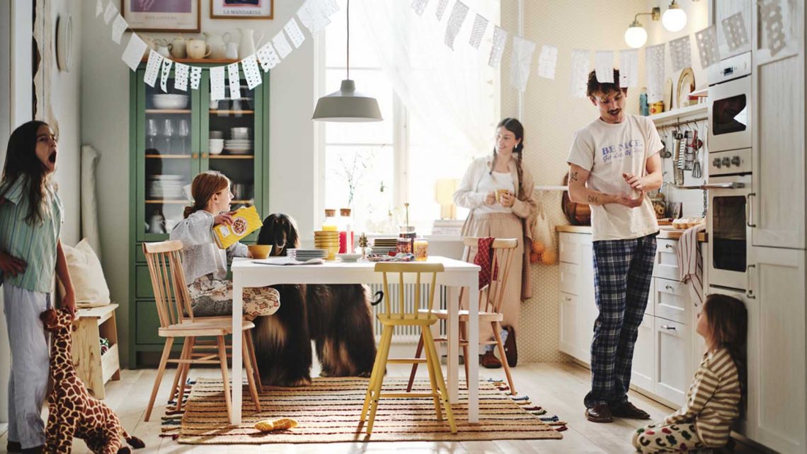 Hódít a „kényelmes káosz”: a magyarok élen járnak az ágyban étkezésben