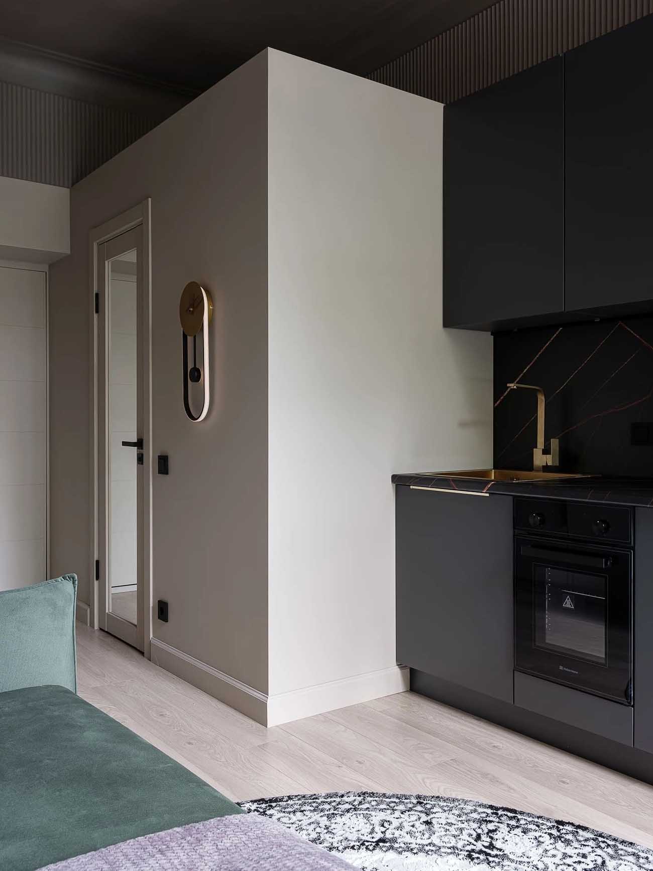 Apró garzonlakás bravúros átalakítása Apró garzonlakás bravúros átalakítása