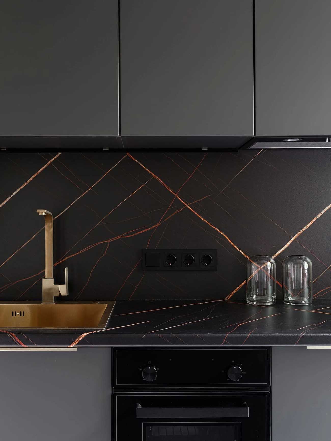 Apró garzonlakás bravúros átalakítása Apró garzonlakás bravúros átalakítása