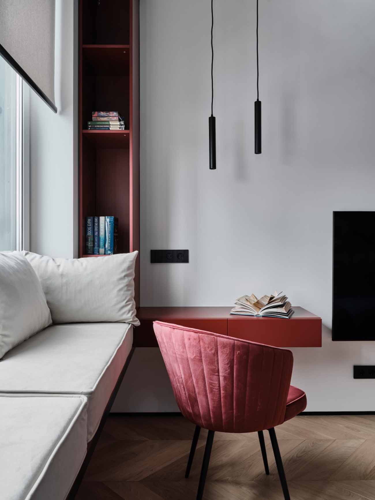 Házaspár eklektikus otthona: ívek, színek és rejtett funkciók