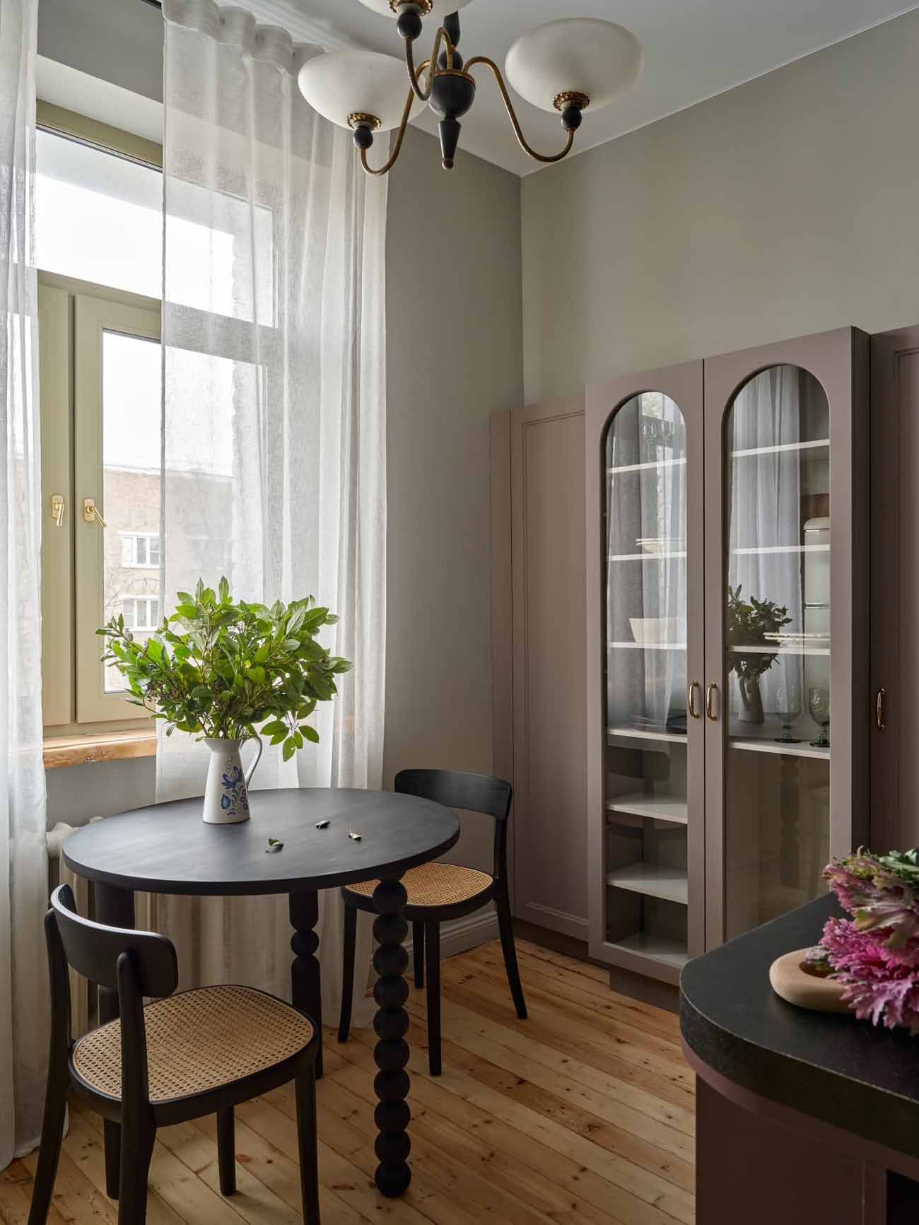 Felújítás saját munkával és ötletekkel egy lelakott 37 m2-es lakásban Felújítás saját munkával és ötletekkel egy lelakott 37 m2-es lakásban