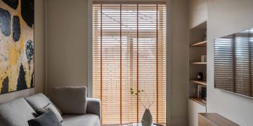 Lágy, természetes árnyalatok: homokszín, krém és a fehér 48 m2-en