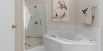 Sarokkádak - kis fürdőszobákhoz ideális sarokfürdők