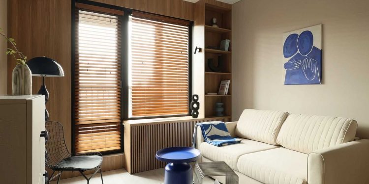 Kis garzonlakás, karakteres bézs enteriőr 24 m2-en