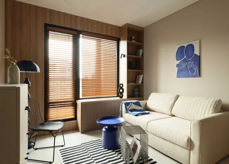 Kis garzonlakás, karakteres bézs enteriőr 24 m2-en