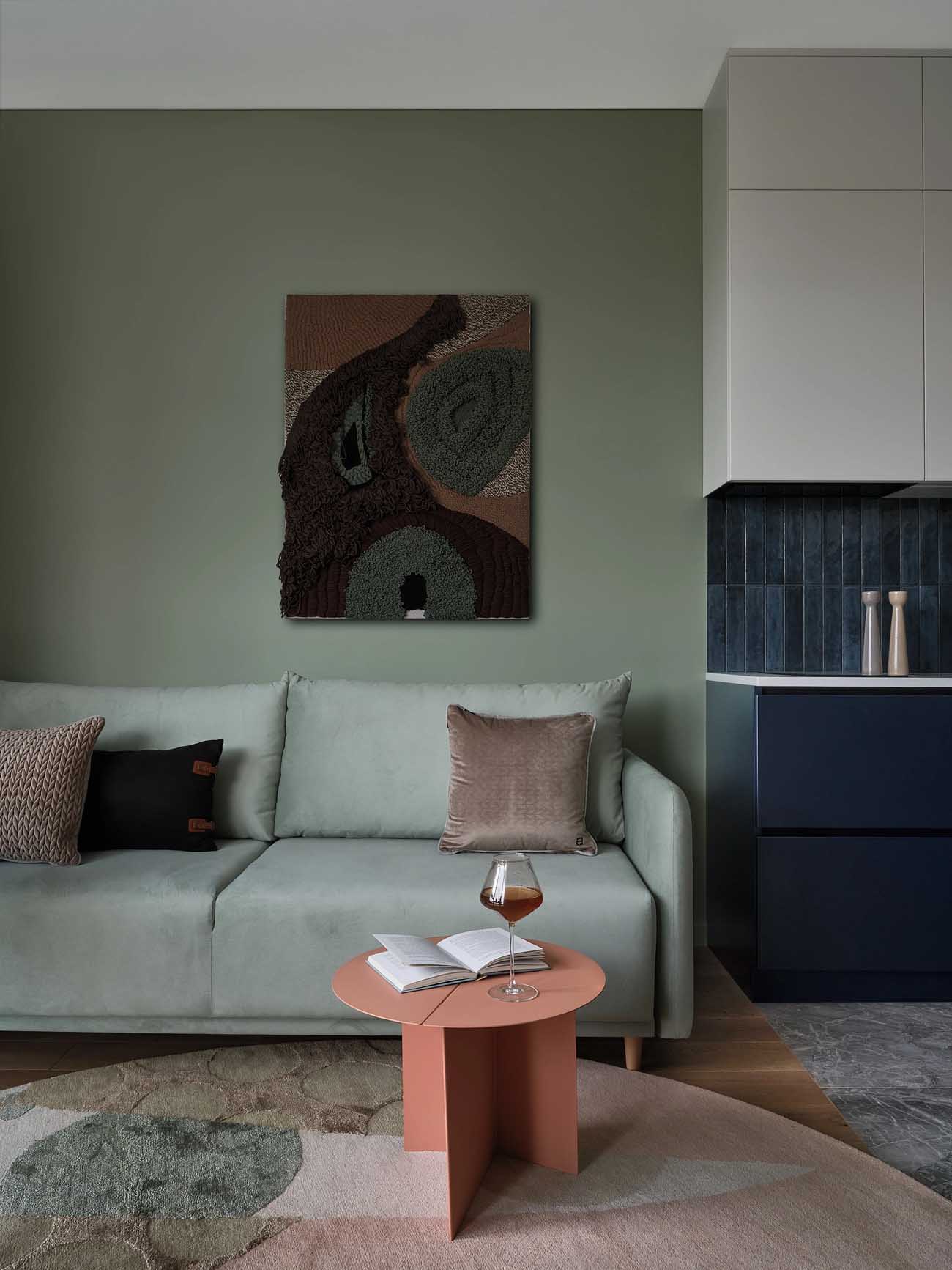 Kislakás zsályazöld kék és terrakotta színekkel Kislakás zsályazöld kék és terrakotta színekkel