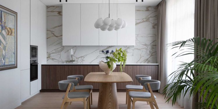 Nyugodt, meditatív hangulat, természetes monokróm színpaletta