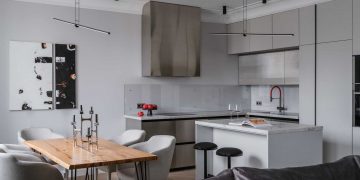 Fém elemek és klasszikus részletek, konyhasziget, modern bútorok