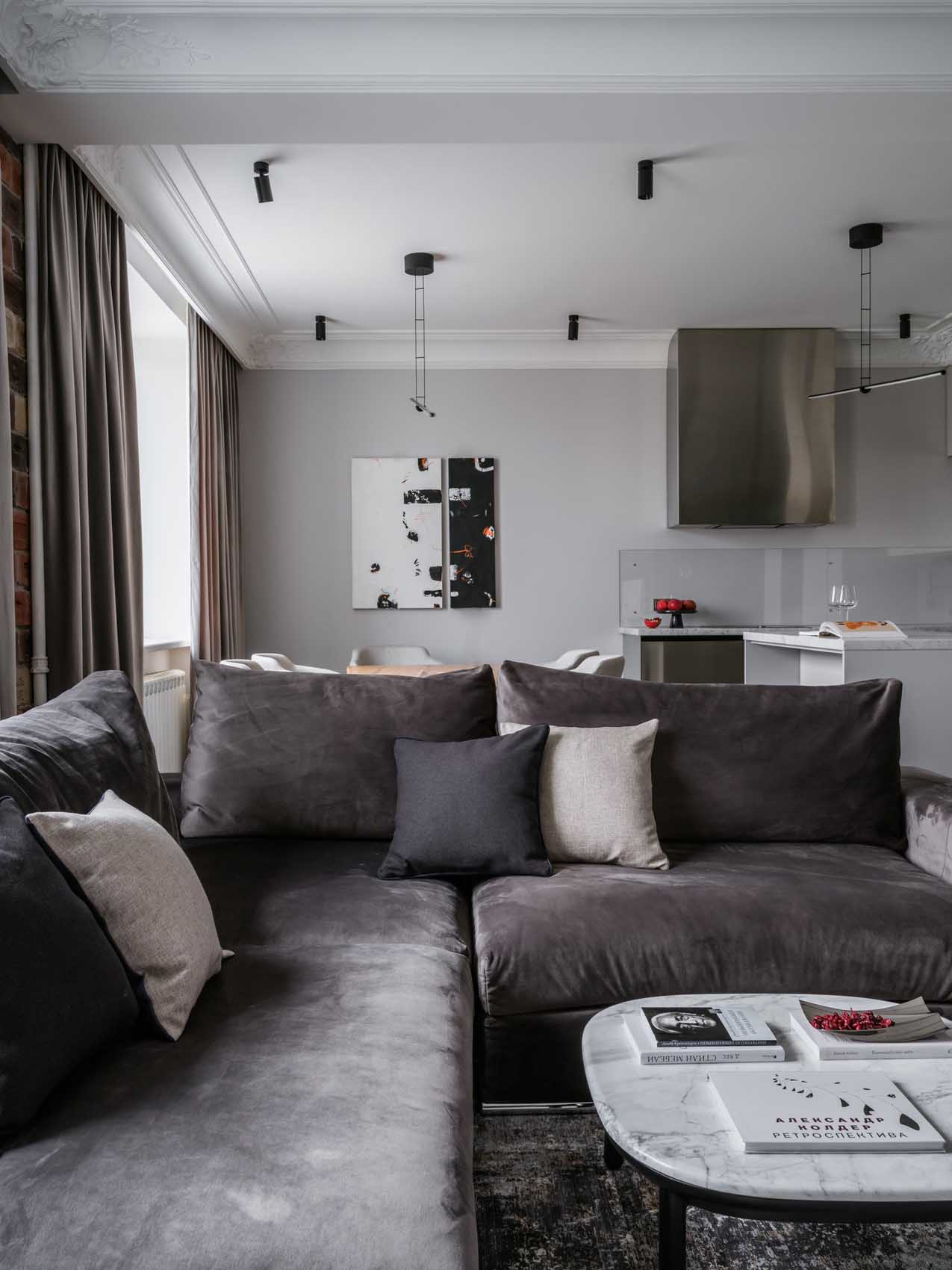 Fém elemek és klasszikus részletek, konyhasziget, modern bútorok Fém elemek és klasszikus részletek, konyhasziget, modern bútorok