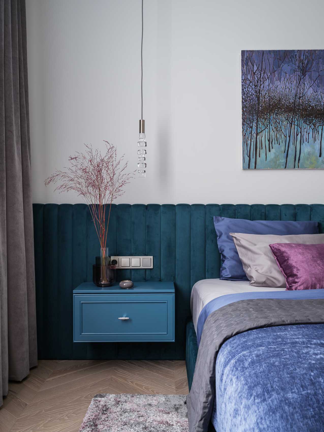 Fém elemek és klasszikus részletek, konyhasziget, modern bútorok Fém elemek és klasszikus részletek, konyhasziget, modern bútorok