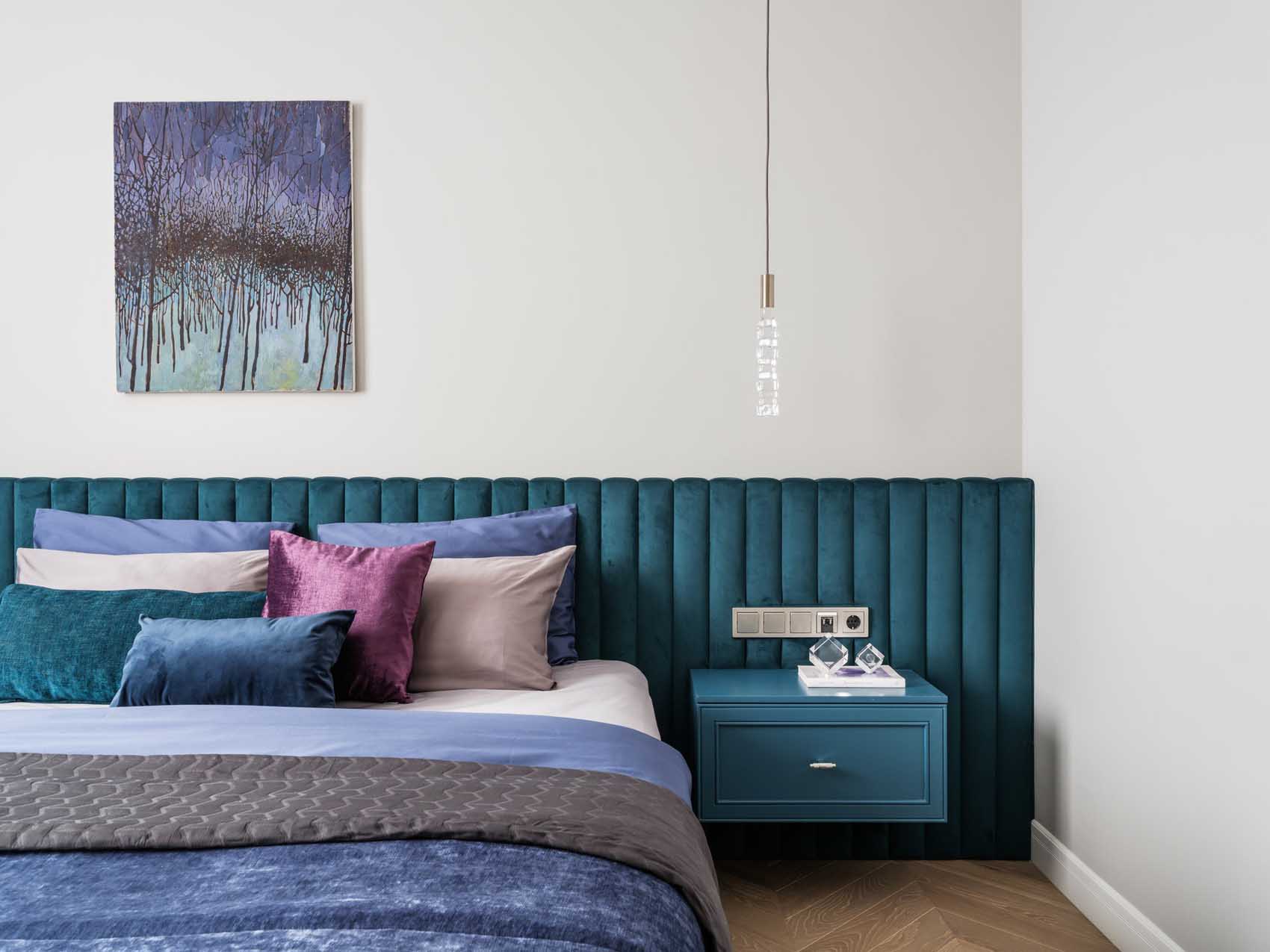 Fém elemek és klasszikus részletek, konyhasziget, modern bútorok Fém elemek és klasszikus részletek, konyhasziget, modern bútorok