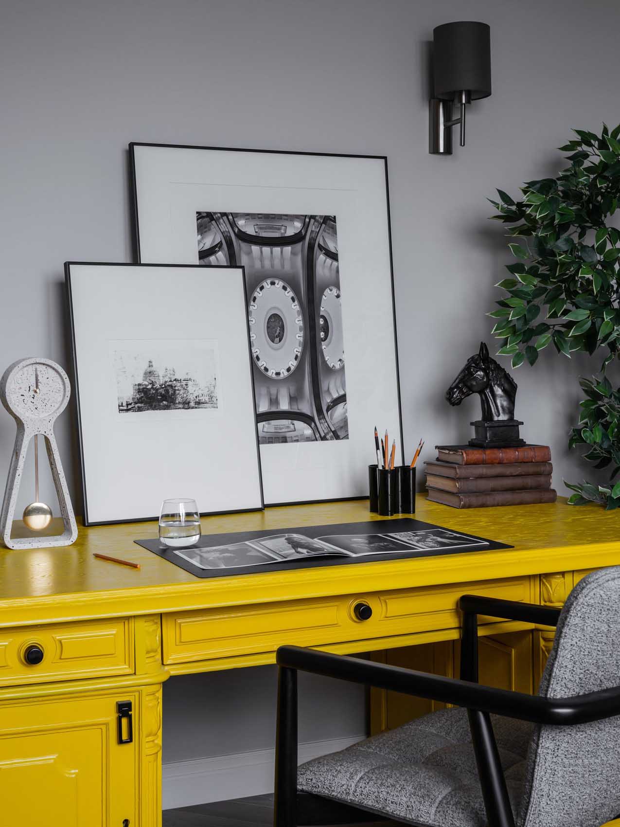 Fém elemek és klasszikus részletek, konyhasziget, modern bútorok Fém elemek és klasszikus részletek, konyhasziget, modern bútorok