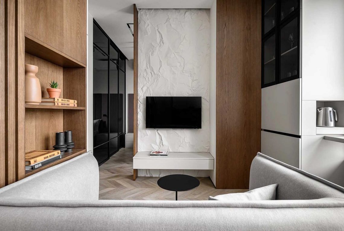 Nyugodt, minimalista berendezés egyszobás lakásban