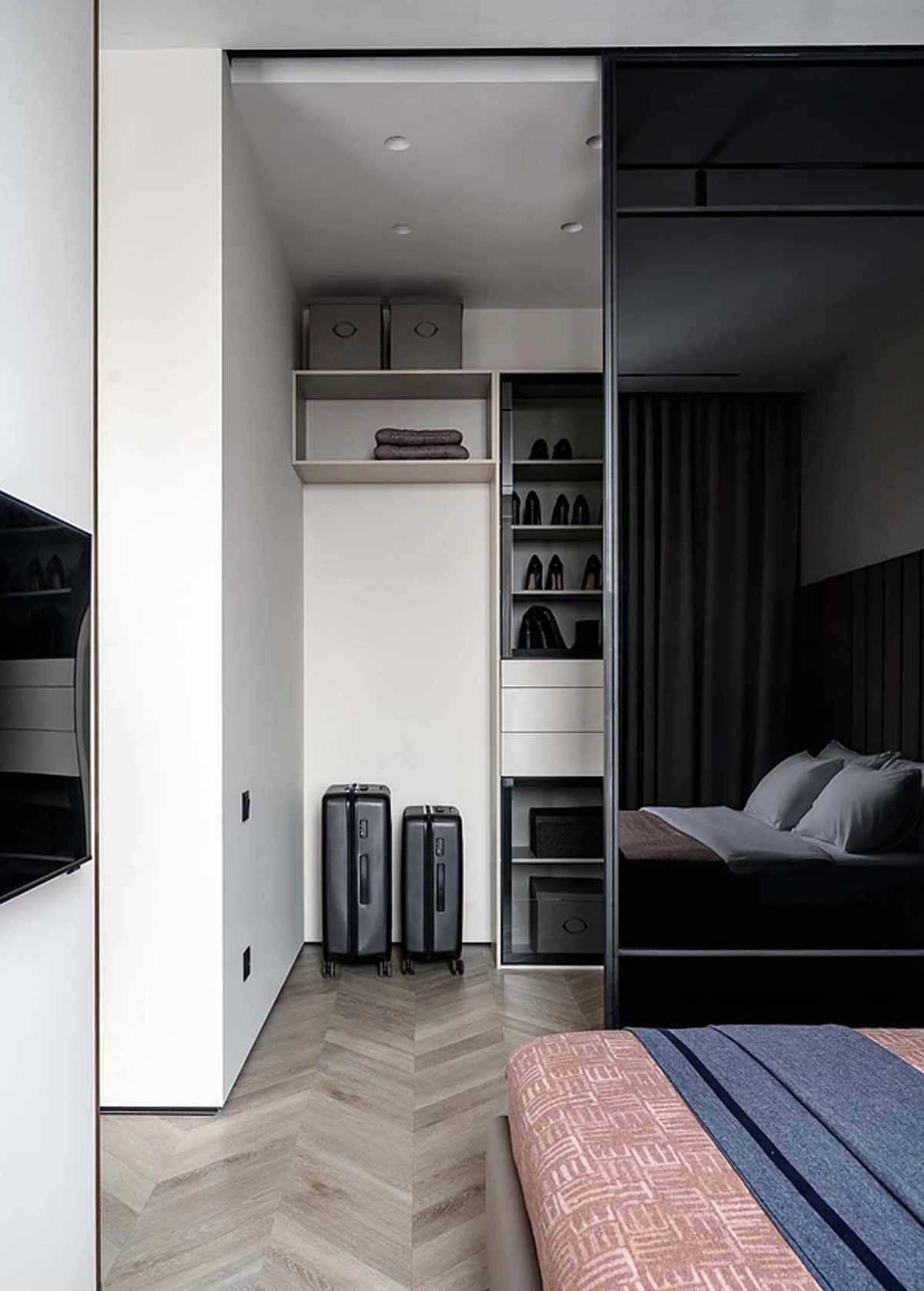 Nyugodt, minimalista berendezés egyszobás lakásban