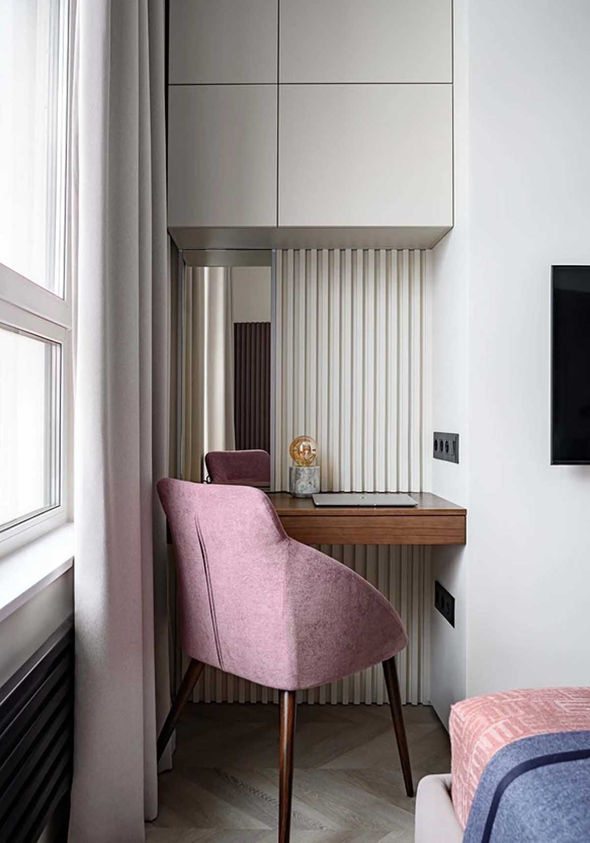 Nyugodt, minimalista berendezés egyszobás lakásban