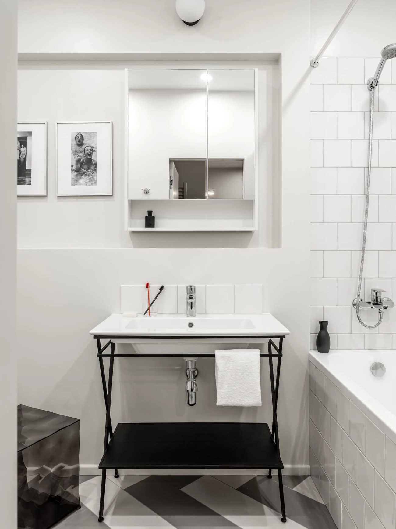 Párizsi sikk 46 m2-en: egyszerű de egyedi megoldások