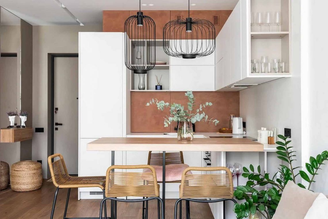 Púderes terrakotta, fa és fehér, minimalista stílus 40 m2-en