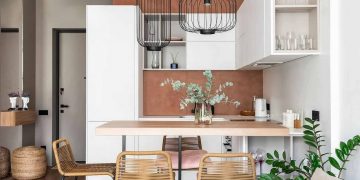 Púderes terrakotta, fa és fehér, minimalista stílus 40 m2-en