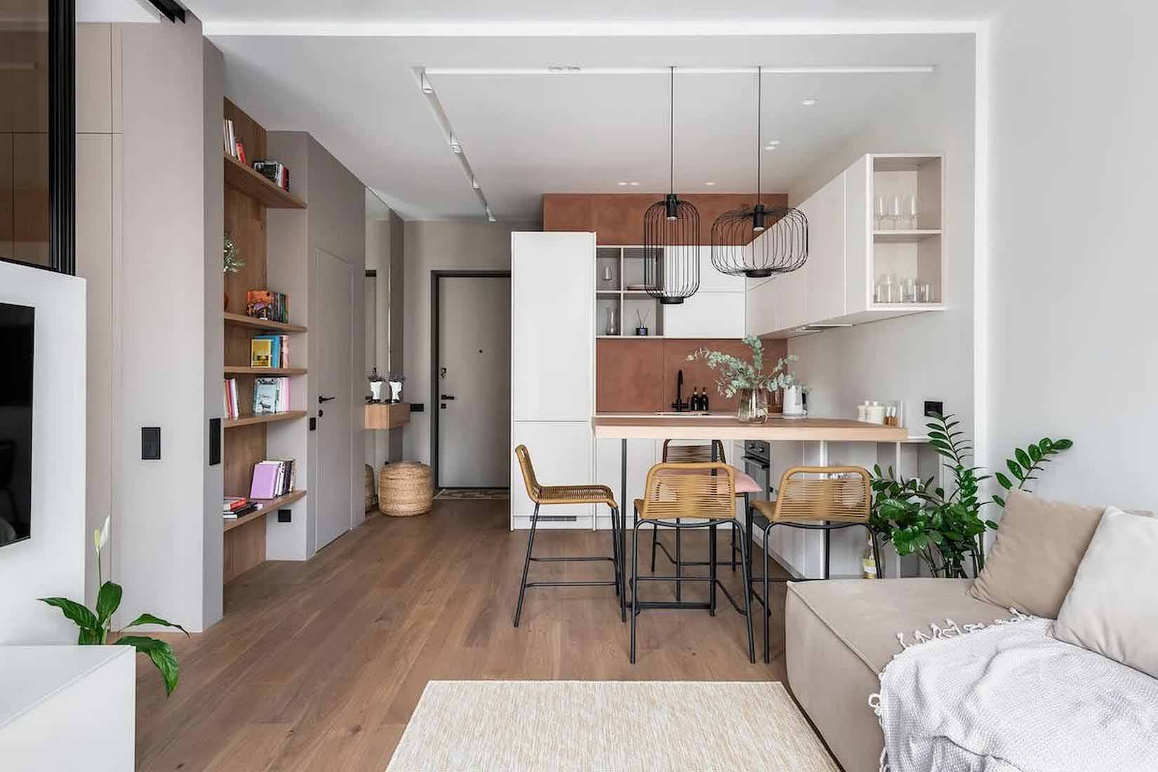 Púderes terrakotta, fa és fehér, minimalista stílus 40 m2-en