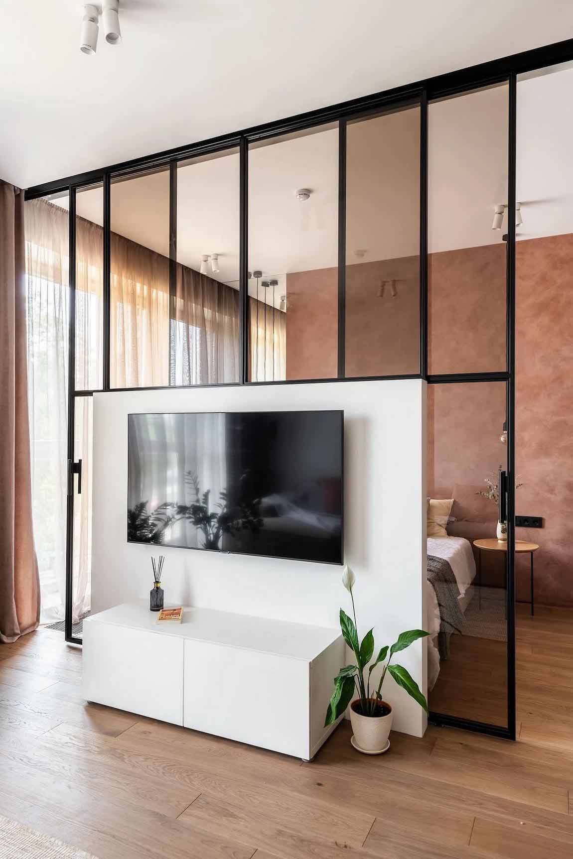 Púderes terrakotta, fa és fehér, minimalista stílus 40 m2-en