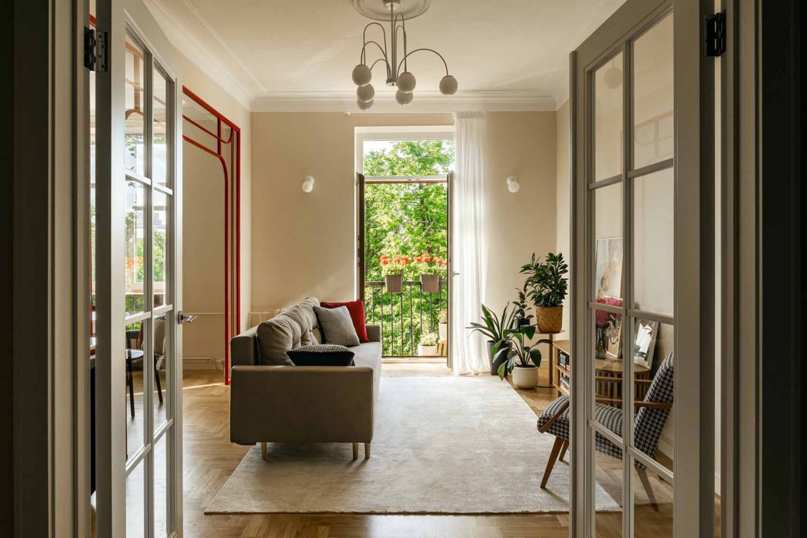 Zöld belső udvarra néző polgári lakás felújítása