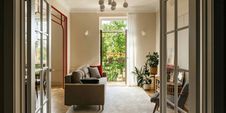 Zöld belső udvarra néző polgári lakás felújítása