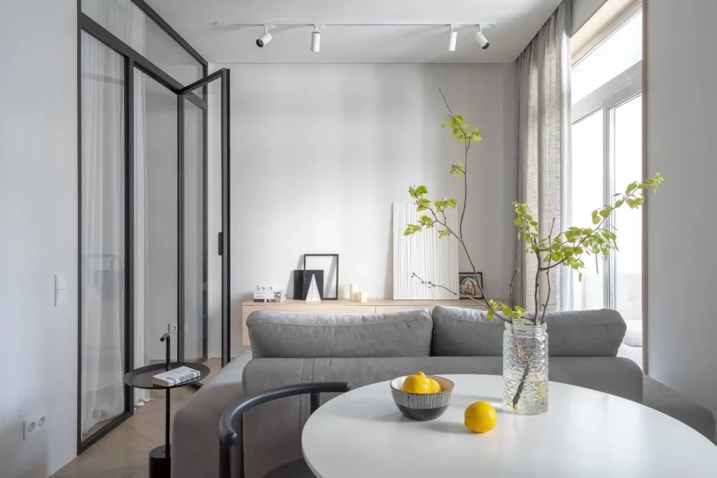 Világos, szellős enteriőr, skandináv hangulat és funkcionális megoldások