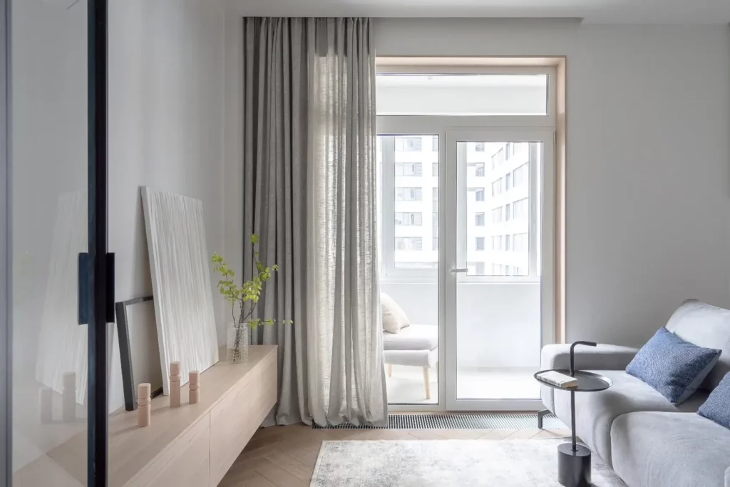 Világos, szellős enteriőr, skandináv hangulat és funkcionális megoldások