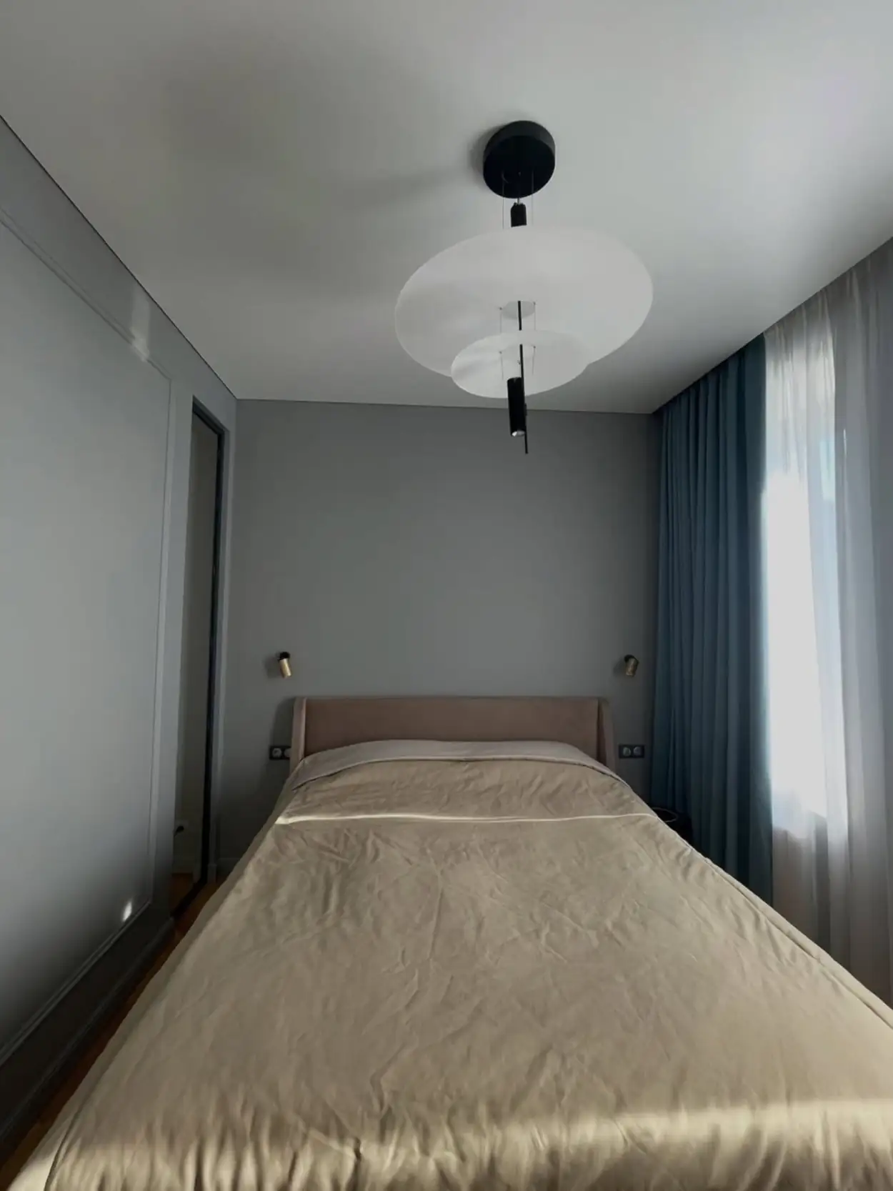 Home staging: letisztult beépítések és merész színfoltok