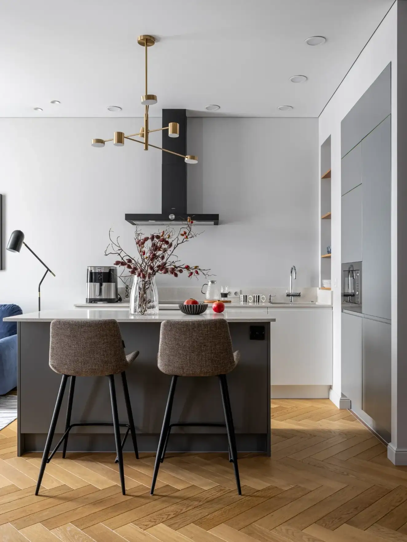 Home staging: letisztult beépítések és merész színfoltok