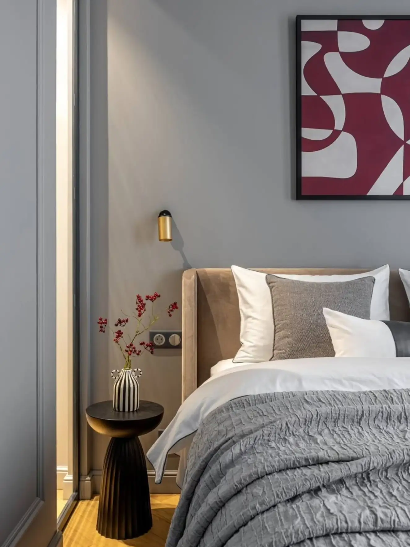 Home staging: letisztult beépítések és merész színfoltok