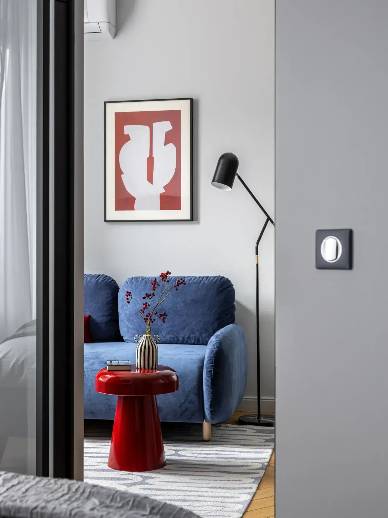 Home staging: letisztult beépítések és merész színfoltok